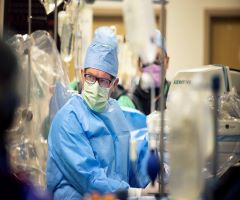Lee Health有助于1,500名患者避免用TAVR程序开放心脏手术